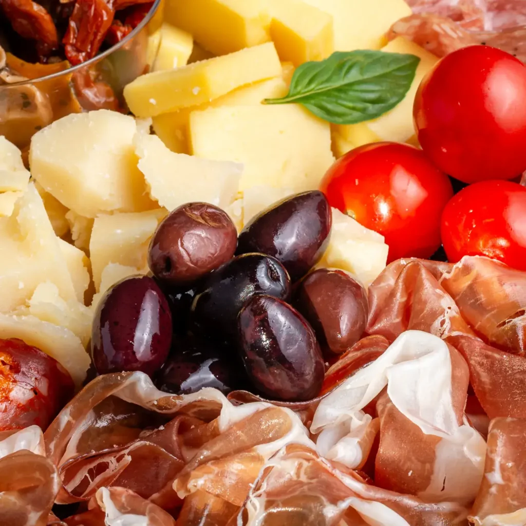 Platou mic mixt ciuperci și roșii uscate - Platouri