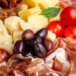 Platou mic mixt ciuperci și roșii uscate - Platouri